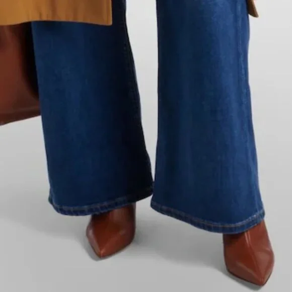 Christian Louboutin VIBELLA BOOTY 85 Leather Ankle Bootie Boots Heels - Picture 4 of 16